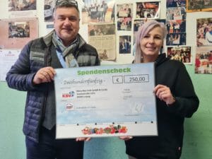 KBV-Chef Sven Preuß übergibt Spende an Straßenkinder Leipzig